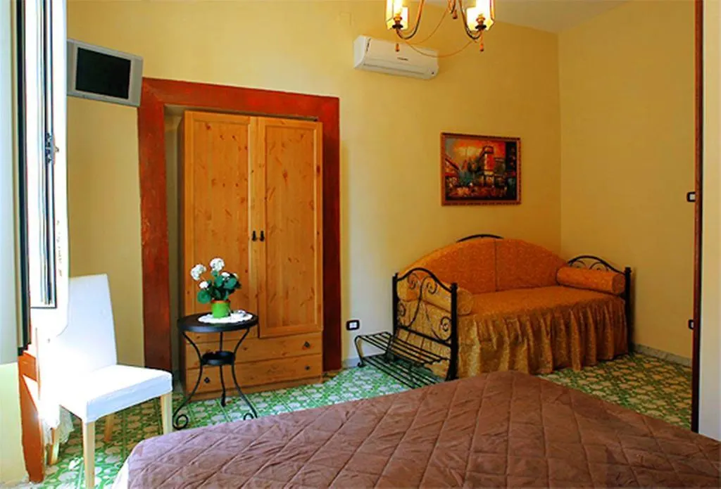 B&B Domus Gemi Naples Guest house