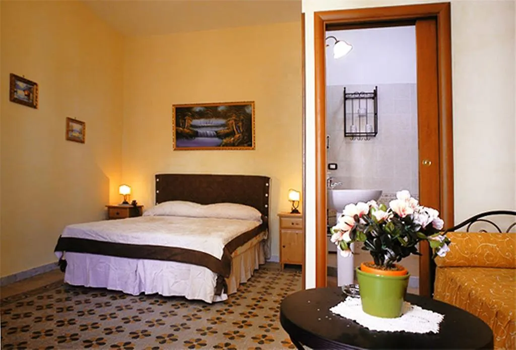 *** Guest house B&B Domus Gemi Naples Italy